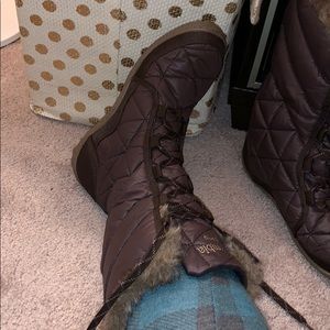 Columbia Shoes - Columbia waterproof snow boots size 7 NWOT Columbia Shoes - Columbia waterproof snow boots size 7 NWOT
